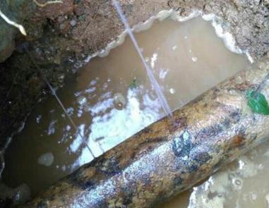 穆棱楼顶渗水维修公司分享下地暖漏水的原因及检测方法。